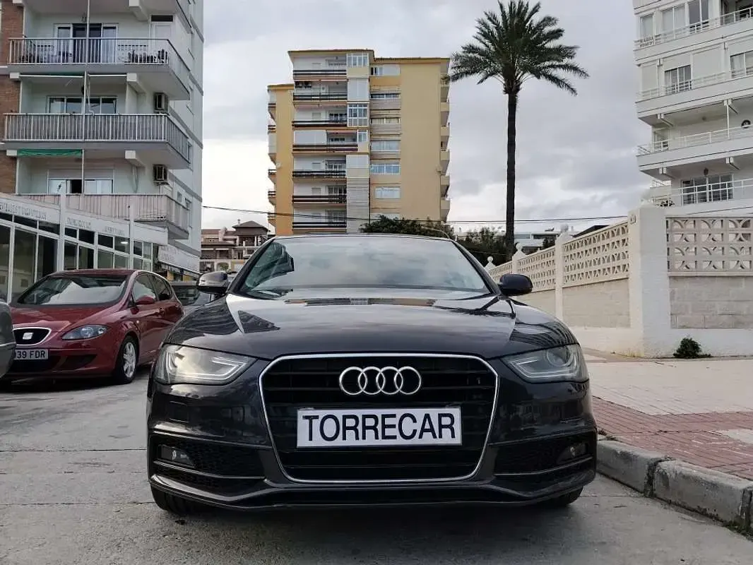 Usado Audi A4 S-Line 150 CV (110 kW) 2015 Gris Berlina