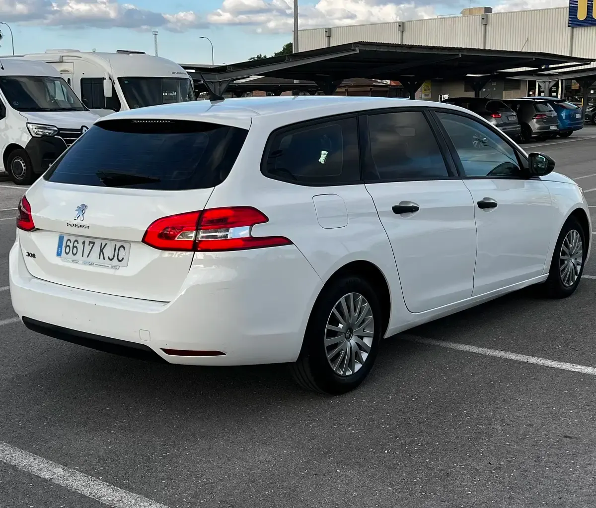 Usado Peugeot 308 SW 100 CV (73 kW) 2018 Familiar