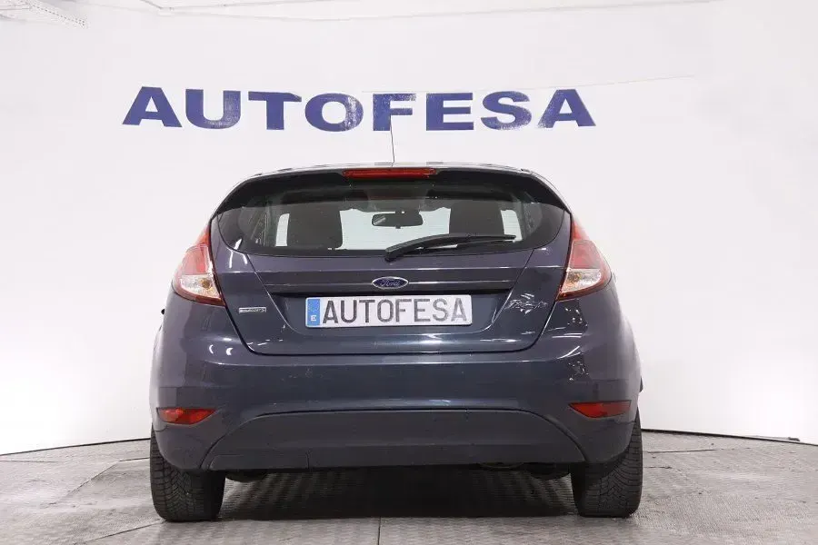 Usado Ford Fiesta Trend 100 CV (73 kW) 2014 Negro Utilitario