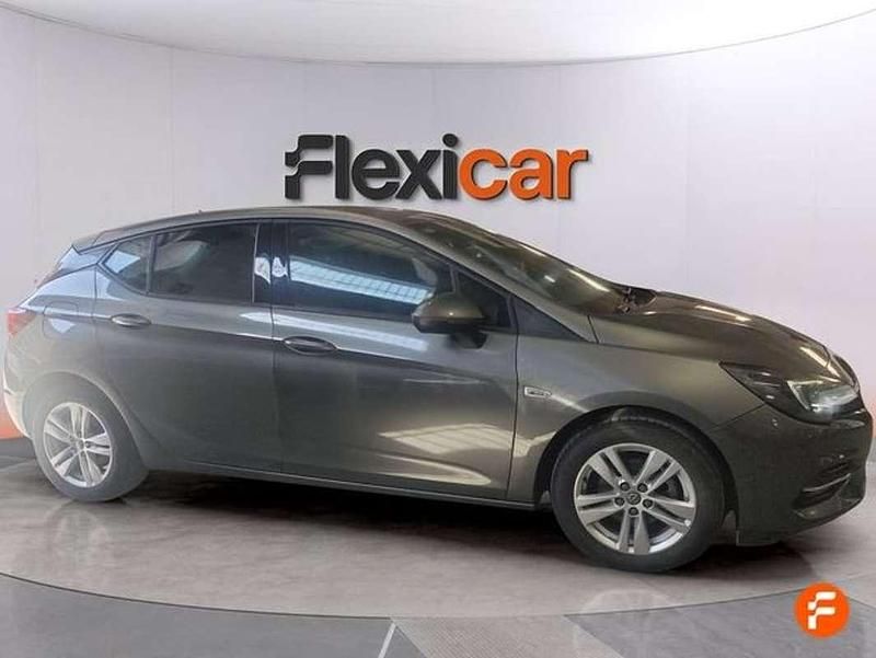 Usado Opel Astra 110 CV (80 kW) 2020 Gris Berlina