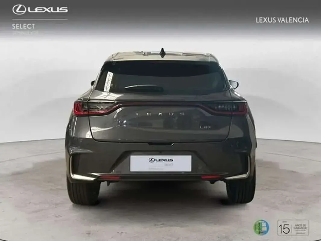 Usado Lexus LBX 136 CV (100 kW) 2026 Gris SUV