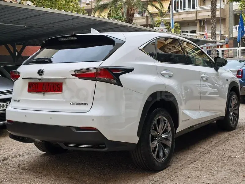 Usado Lexus NX300h Sport Line 197 CV (144 kW) 2017 Blanco SUV