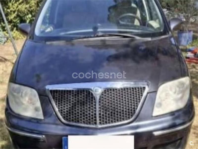 Usado Lancia Phedra 128 CV (94 kW) 2004 Gris / plata Monovolumen
