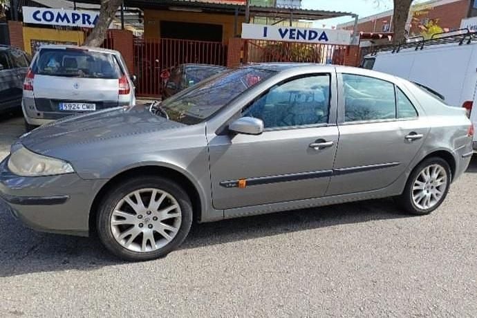 Gris Usado 2003 Renault Laguna II Dynamique Berlina | 1300 € (Buen precio) - Imagen 1/4