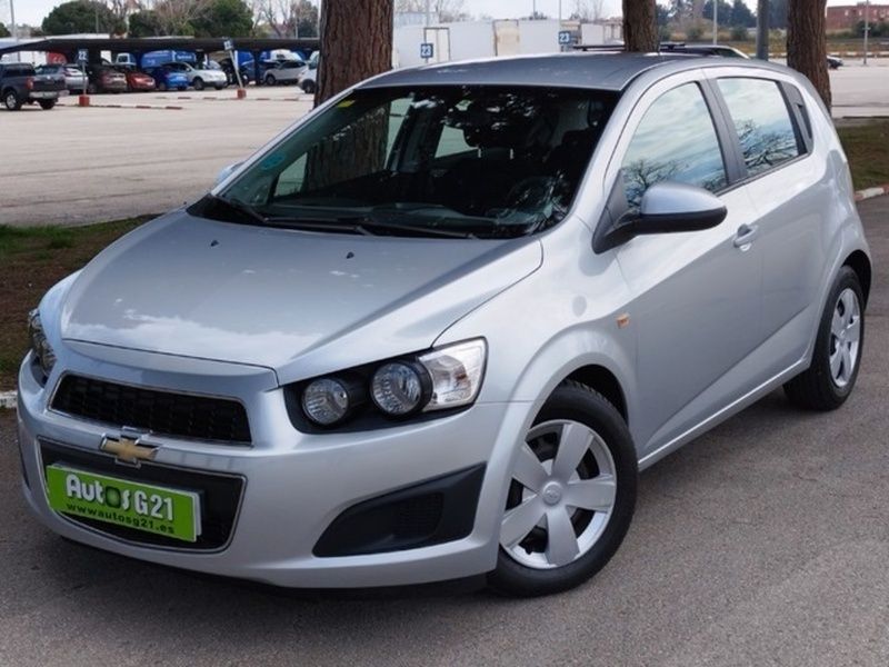 Gris / plata Usado 2013 Chevrolet Aveo LT Berlina | 6999 € (Precio justo) - Imagen 1/4