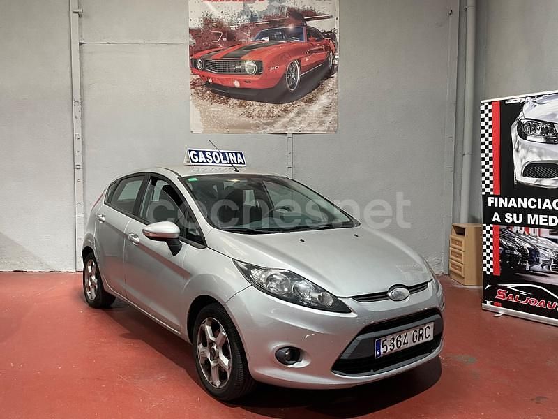 Gris / plata Usado 2009 Ford Fiesta Trend Utilitario | 5290 € (Precio justo) - Imagen 1/4