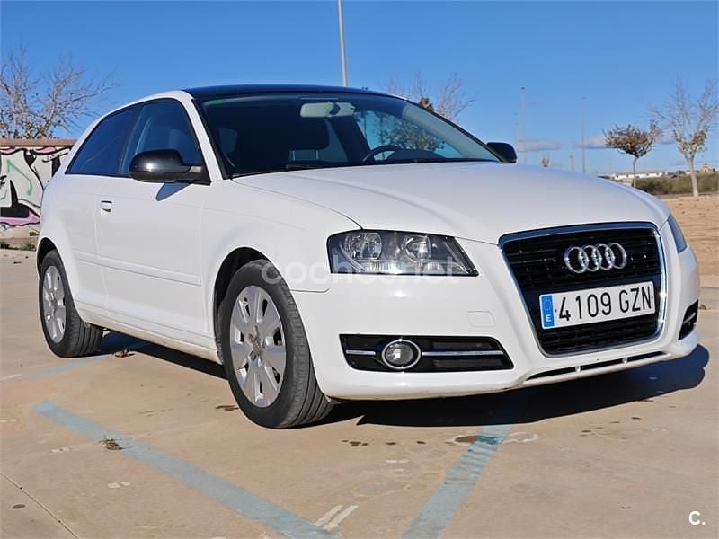 Usado Audi A3 Ambiente 105 CV (77 kW) 2010 Blanco Berlina