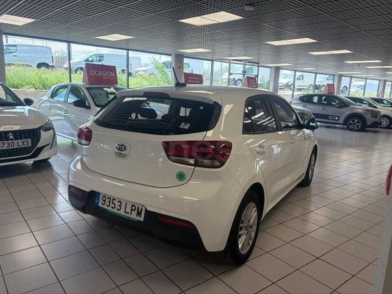 Usado Kia Rio 84 CV (61 kW) 2021 Blanco Berlina