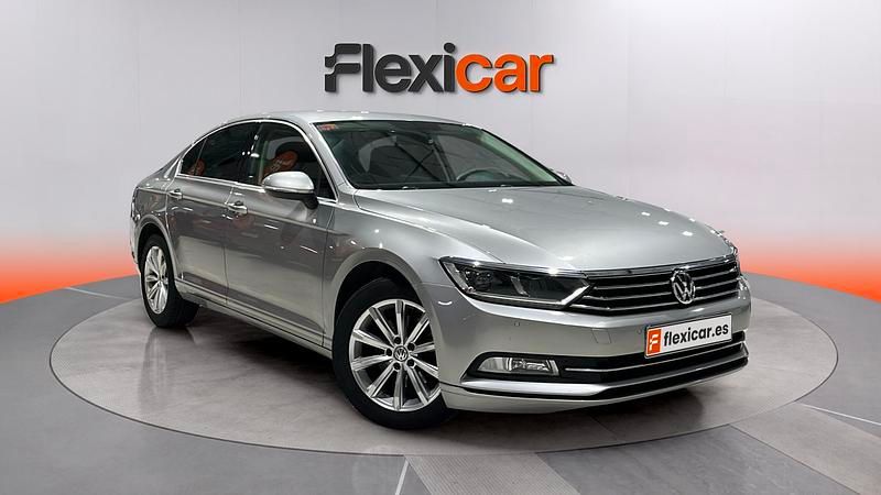 Usado VW Passat Advance 150 CV (110 kW) 2017 Gris Berlina
