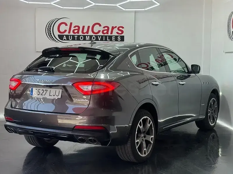 Usado Maserati Levante 275 CV (202 kW) 2020 Gris / plata SUV