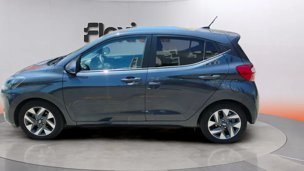 Usado Hyundai i10 67 CV (49 kW) 2025 Gris Utilitario