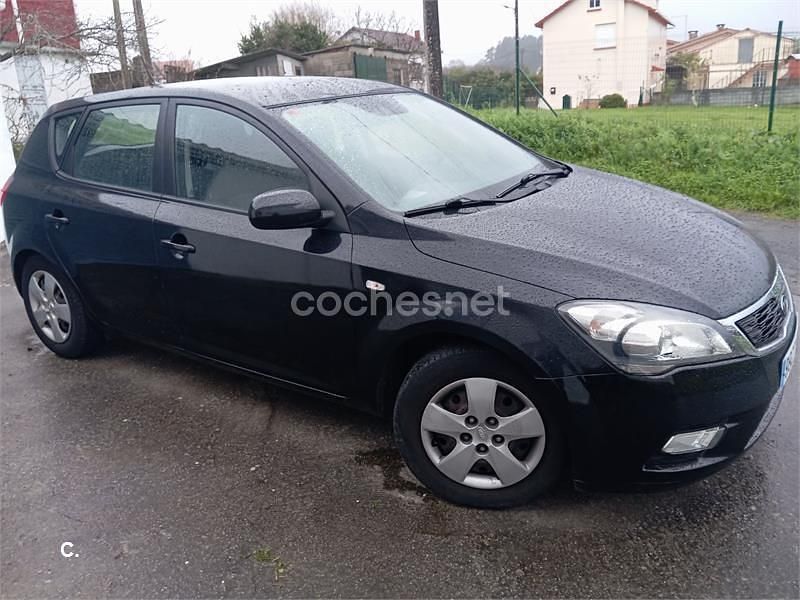 Negro Usado 2012 Kia Ceed Plus Utilitario | 6500 € (Super precio) - Imagen 1/4