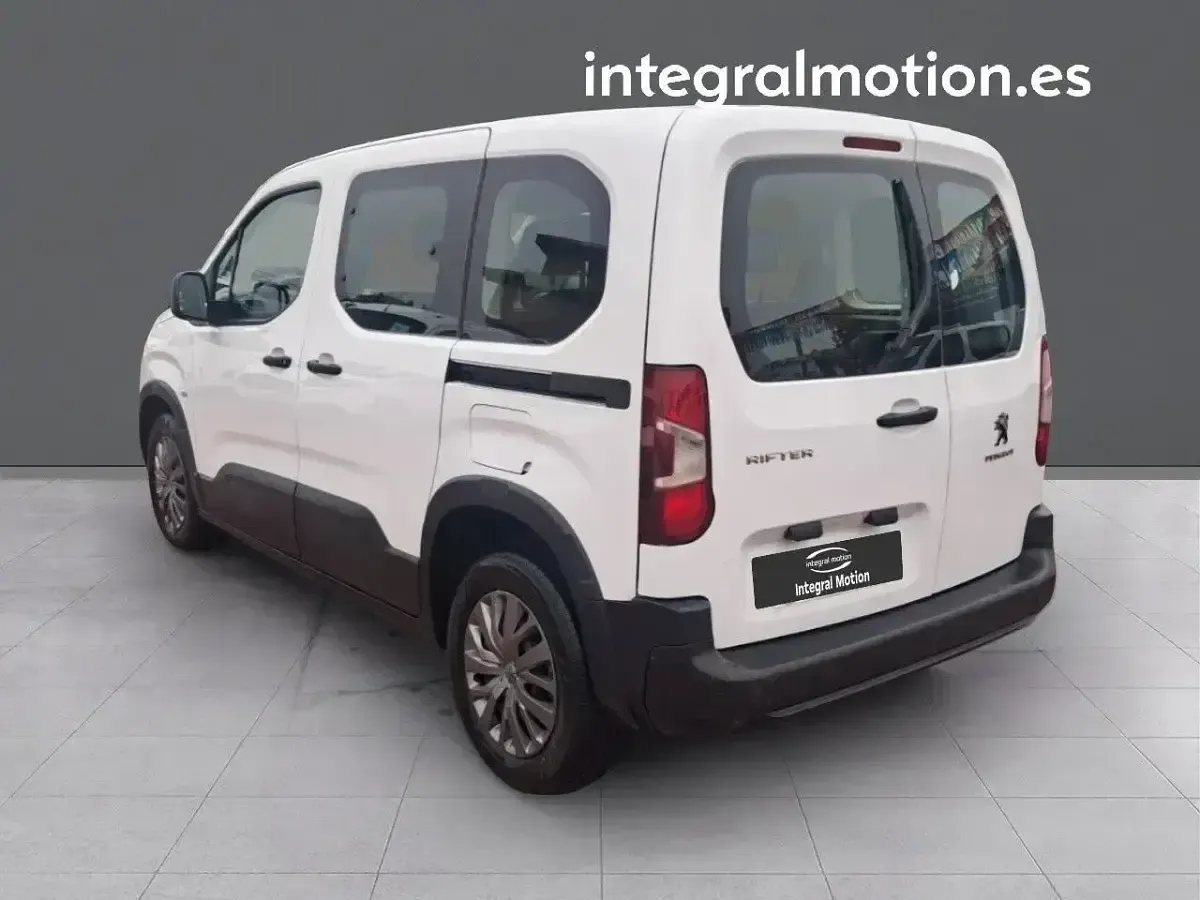 Usado Peugeot Rifter 102 CV (75 kW) 2022 Blanco Monovolumen