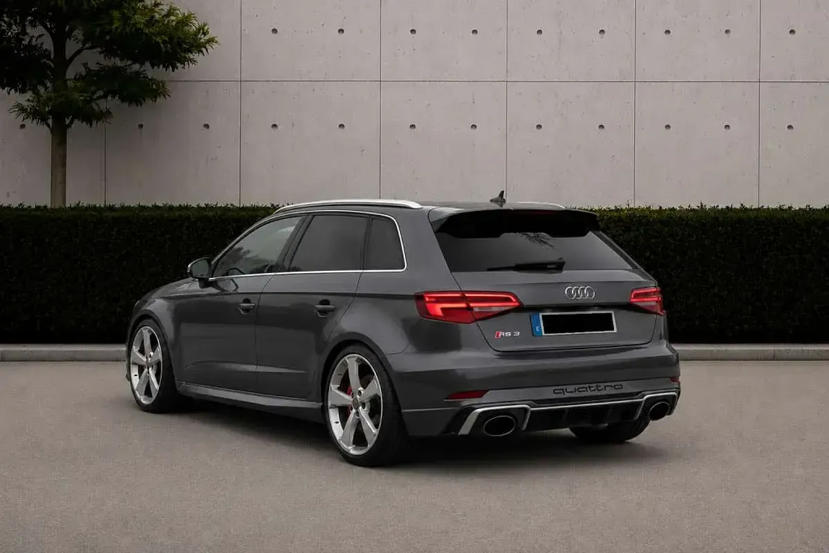 Usado Audi RS3 Sportback 400 CV (294 kW) 2019 Gris Utilitario