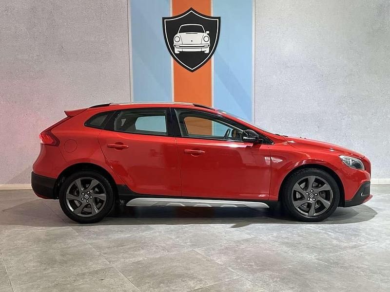 Usado Volvo V40 Momentum 150 CV (110 kW) 2013 Rojo SUV