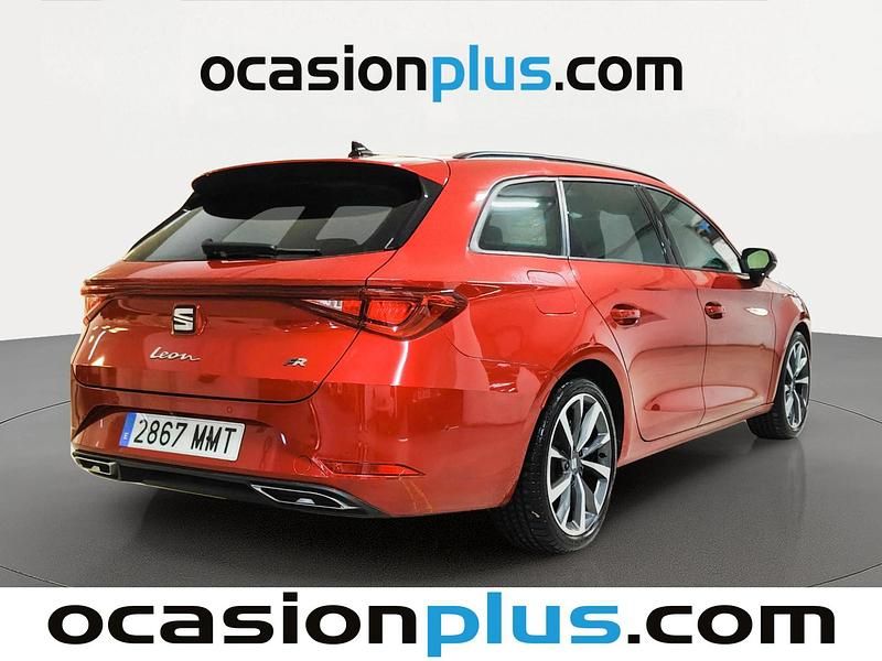Usado Seat Leon FR 150 CV (110 kW) 2024 Rojo Monovolumen
