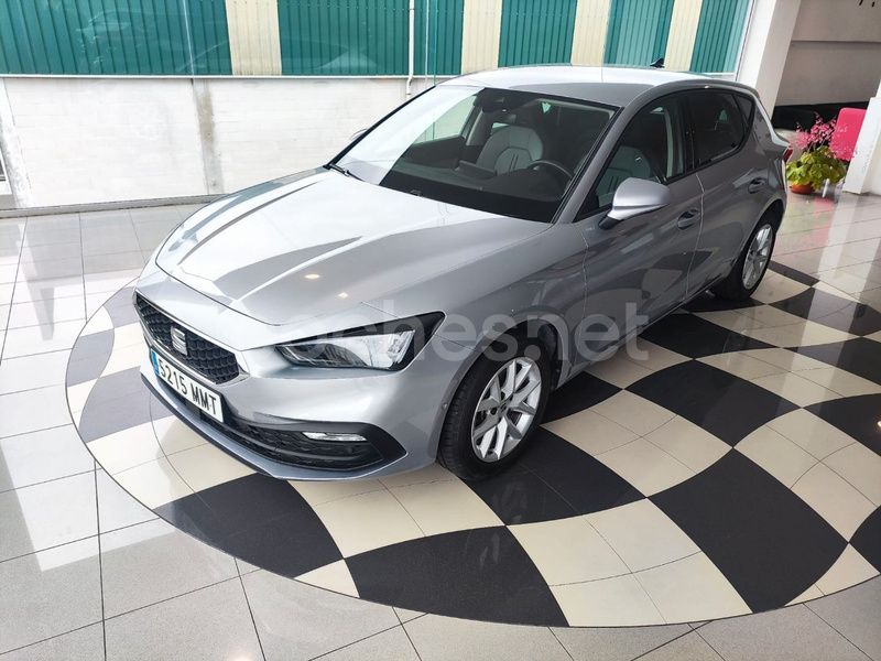 Gris / plata Usado 2024 Seat Leon Style Berlina | 22.900 € (Precio justo) - Imagen 1/4