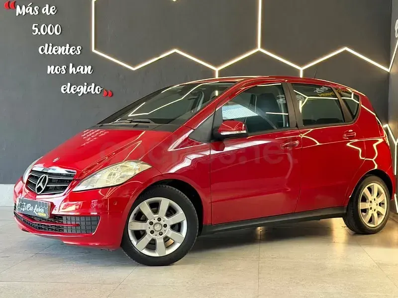 Usado Mercedes A180 Avantgarde 109 CV (80 kW) 2010 Rojo Monovolumen