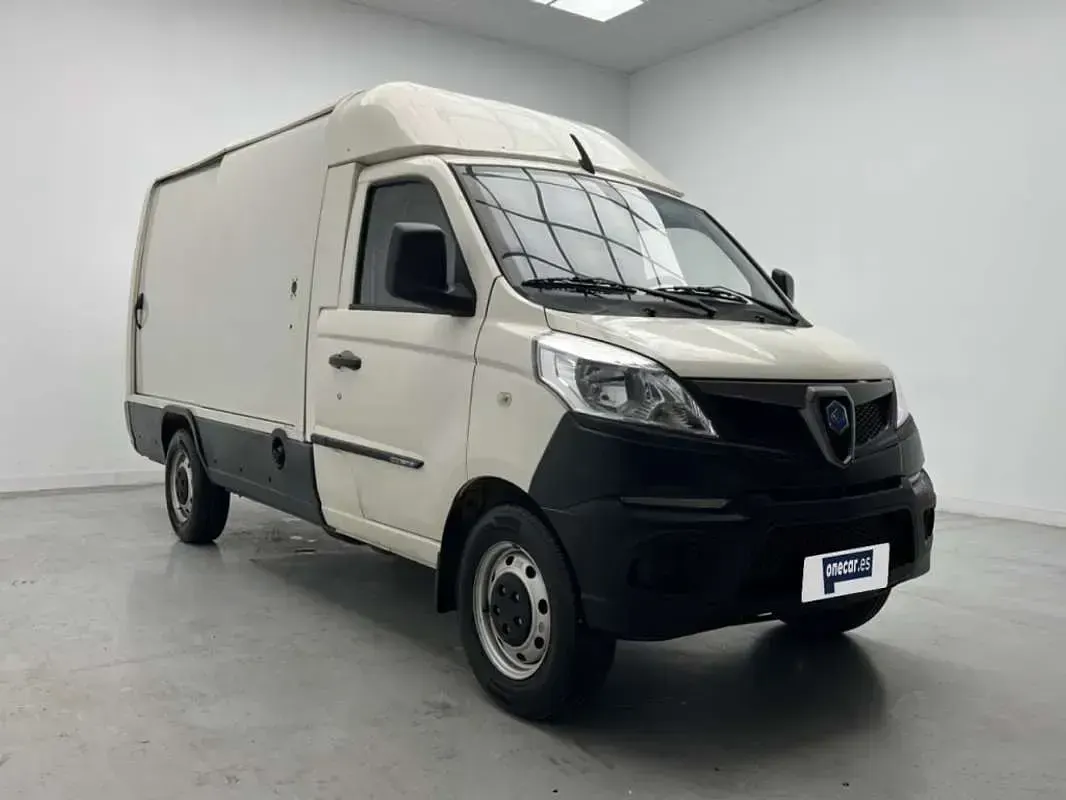 Usado Piaggio Porter 106 CV (77 kW) 2022 Blanco Familiar