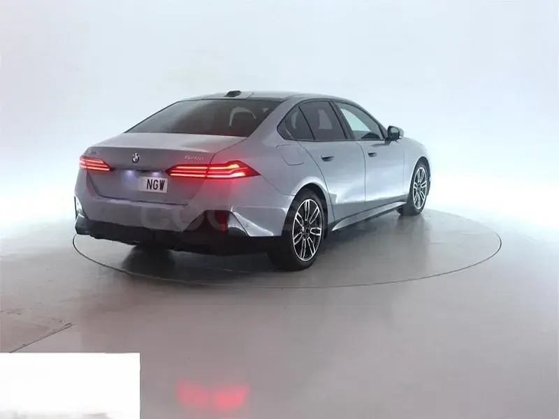 Usado BMW 520 Comfort Edition 197 CV (144 kW) 2025 Gris / plata Berlina