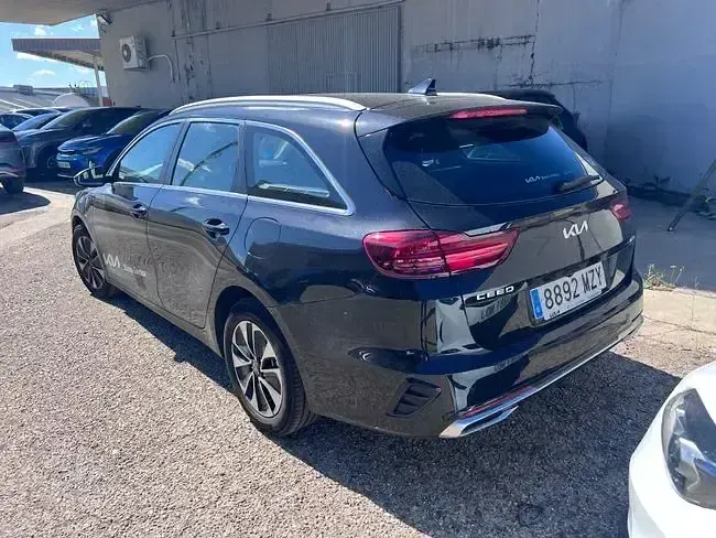 Usado Kia Ceed 141 CV (103 kW) 2025 Negro Utilitario