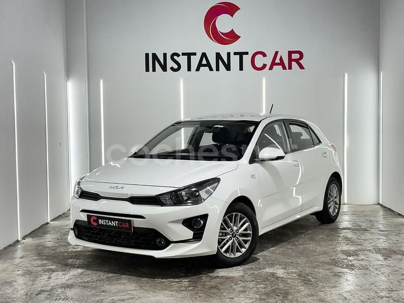Blanco Usado 2023 Kia Rio Berlina | 13.990 € (Precio justo) - Imagen 1/4