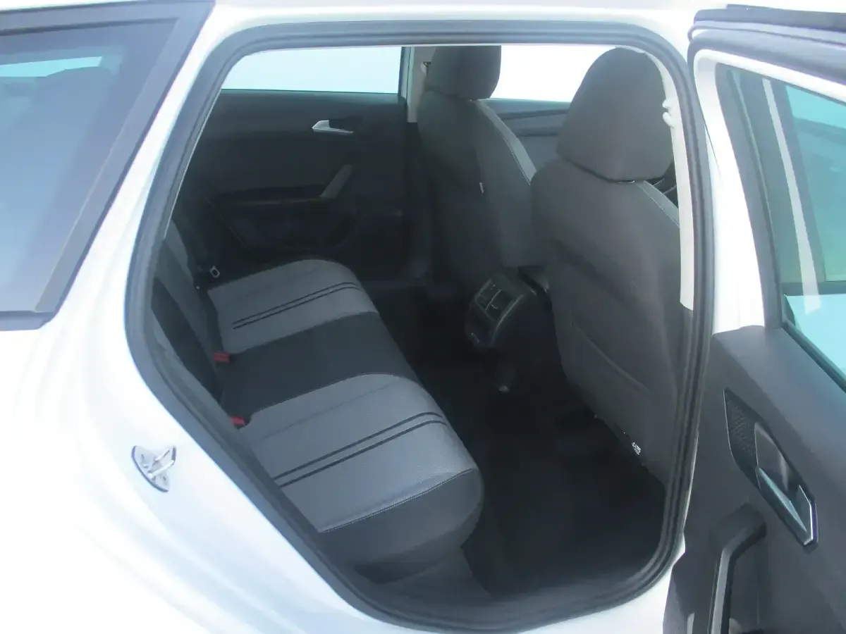 Usado Seat Leon Style 130 CV (95 kW) 2021 Blanco