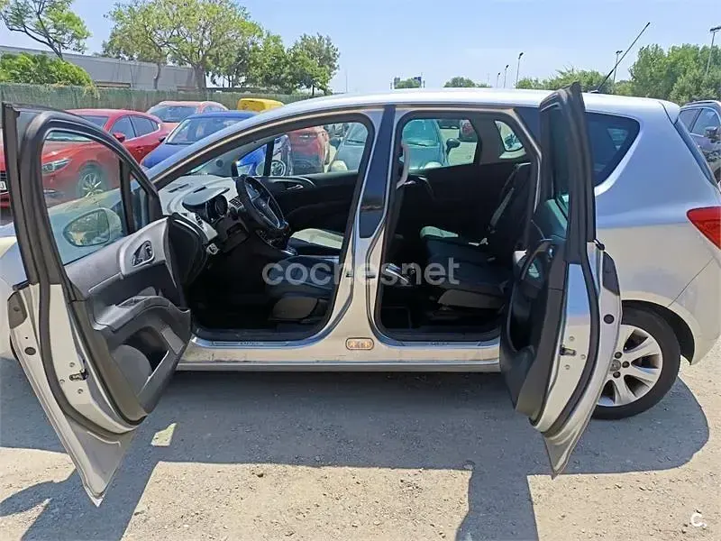 Usado Opel Meriva Cosmo 120 CV (88 kW) 2010 Gris / plata Monovolumen