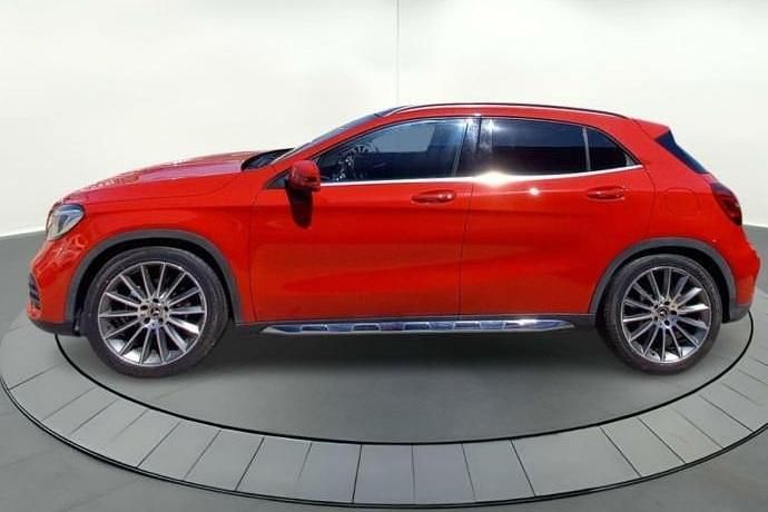 Usado Mercedes GLA200 AMG line 135 CV (99 kW) 2018 SUV