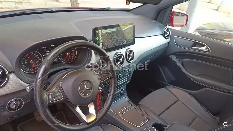 Usado Mercedes B180 109 CV (80 kW) 2016 Rojo Utilitario