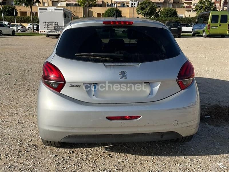 Usado Peugeot 208 Style 82 CV (60 kW) 2018 Gris / plata Utilitario