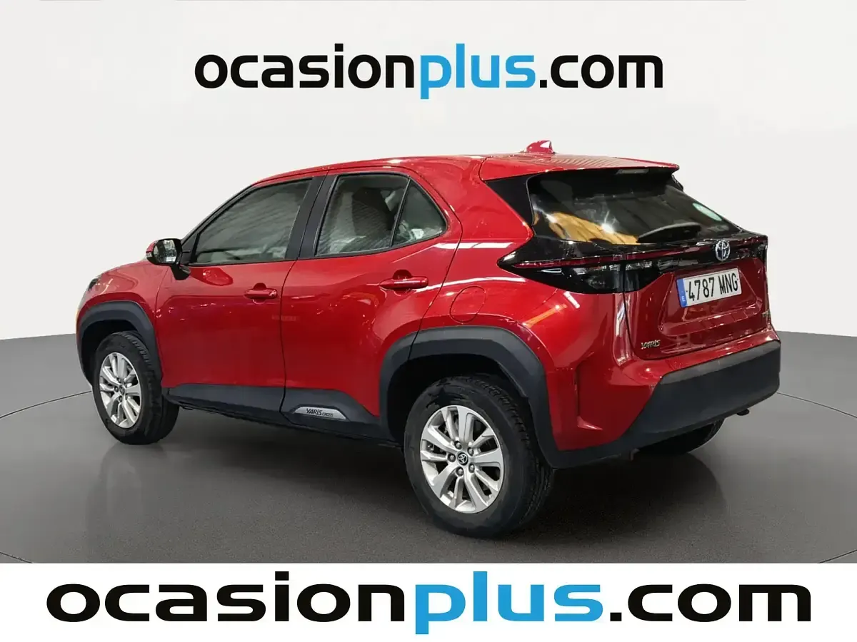 Usado Toyota Yaris Cross Business Edition 116 CV (85 kW) 2024 Rojo SUV