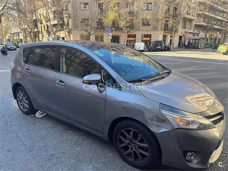 Usado Toyota Verso Advance 112 CV (82 kW) 2014 Gris / plata Monovolumen