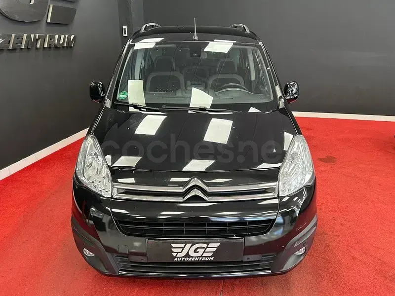 Usado Citroën Berlingo Feel 120 CV (88 kW) 2016 Negro Monovolumen