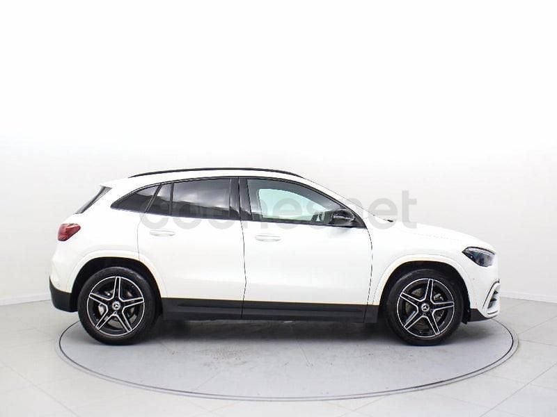 Usado Mercedes GLA200 AMG line 150 CV (110 kW) 2025 Blanco polar SUV