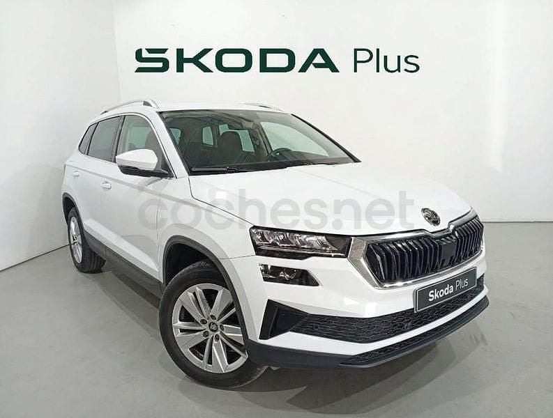 Usado Skoda Karoq Selection 150 CV (110 kW) 2025 Blanco SUV