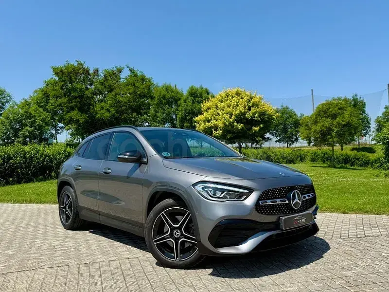 Usado Mercedes GLA200 150 CV (110 kW) 2022 Gris / plata SUV