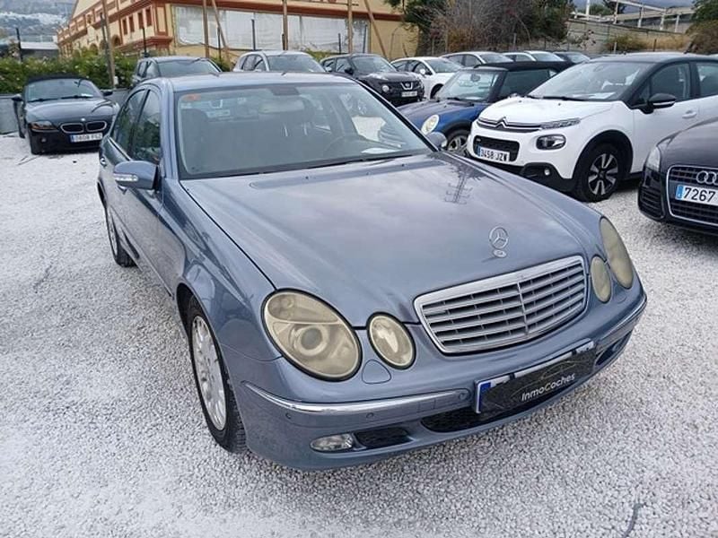 Usado Mercedes E270 Elegance 177 CV (130 kW) 2002 Gris Berlina