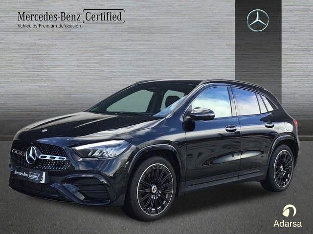 Usado Mercedes GLA200 AMG line 150 CV (110 kW) 2024 Negro cosmos SUV