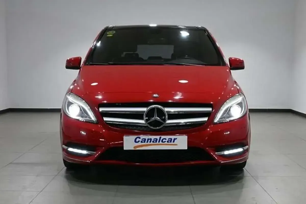 Usado Mercedes B180 109 CV (80 kW) 2014 Rojo Utilitario