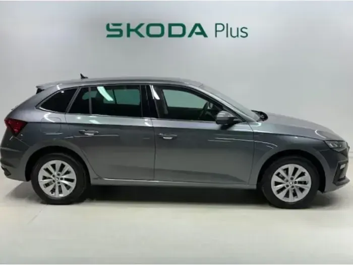 Usado Skoda Scala Selection 115 CV (84 kW) 2025 Gris oscuro Utilitario
