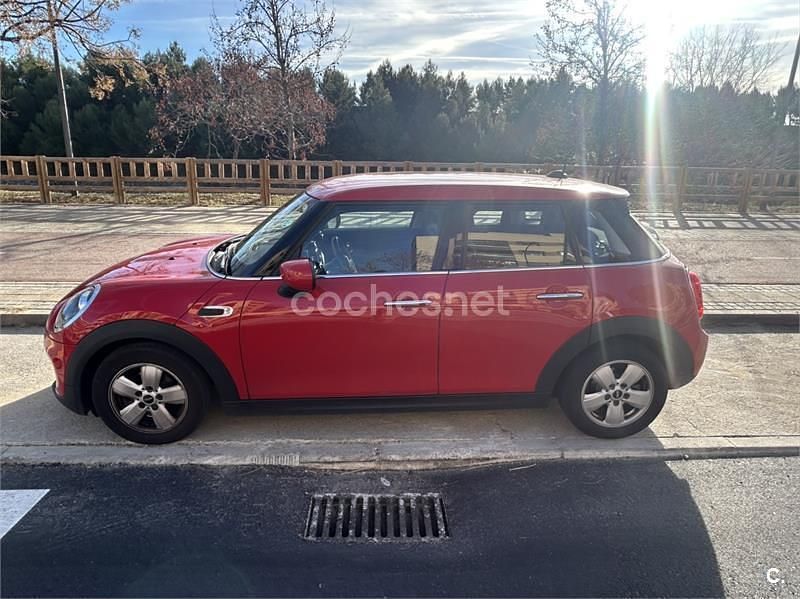 Usado Mini ONE 102 CV (75 kW) 2020 Rojo Utilitario