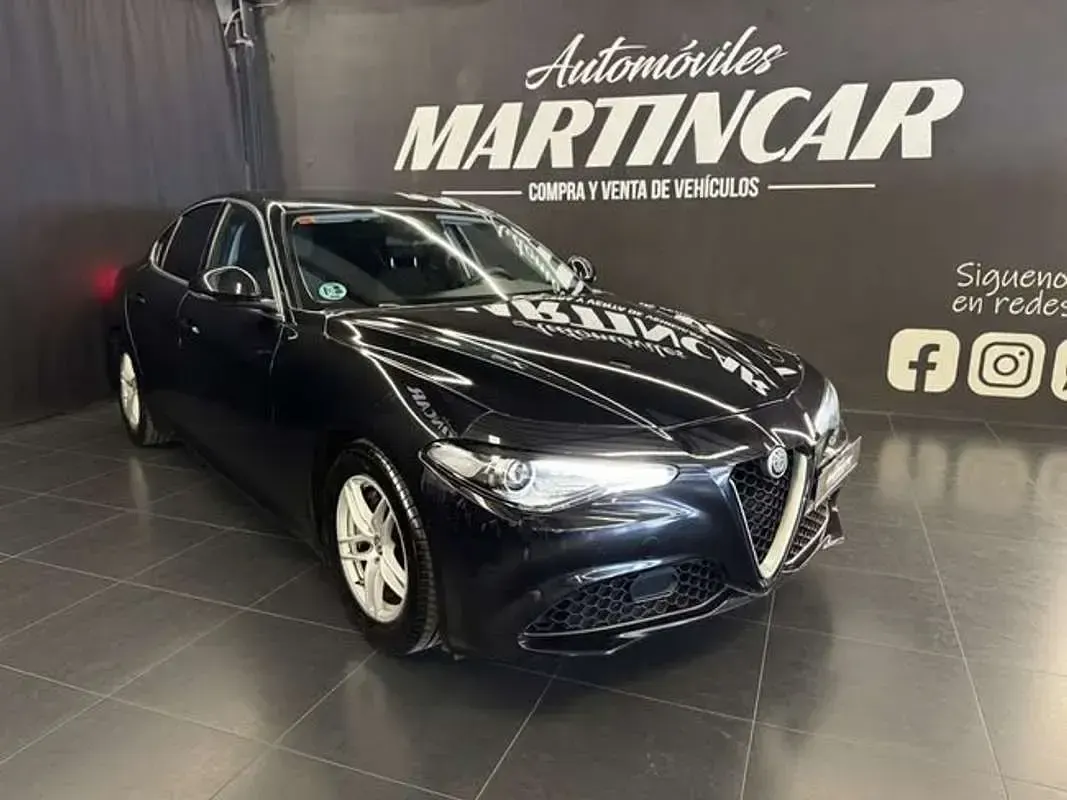 Usado Alfa Romeo Giulia Sprint 150 CV (110 kW) 2018 Negro Berlina