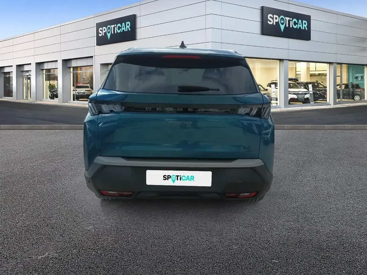 Usado Peugeot 5008 Allure 136 HP (100 kW) 2025 Azul SUV