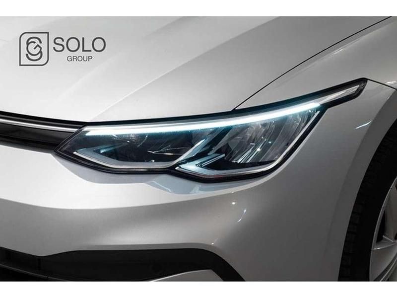 Usado VW Golf VIII Life 116 CV (85 kW) 2021 Gris / plata Familiar
