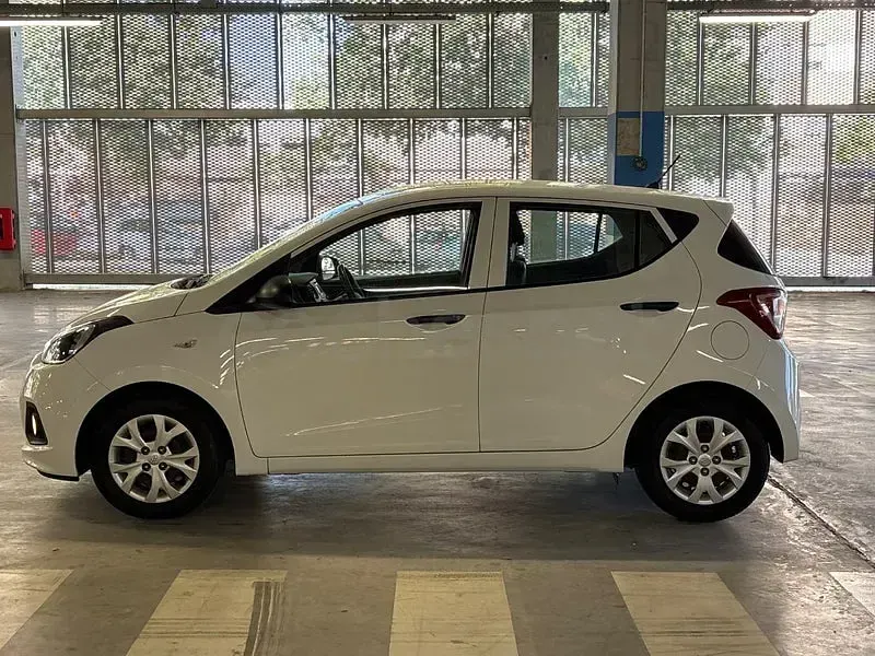 Usado Hyundai i10 66 CV (48 kW) 2015 Blanco Utilitario