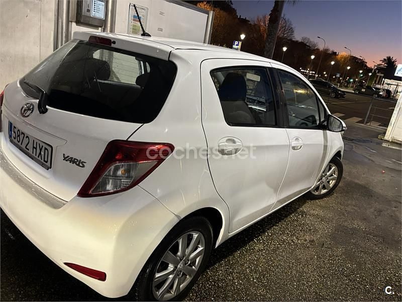 Usado Toyota Yaris Live 69 CV (50 kW) 2014 Blanco Utilitario