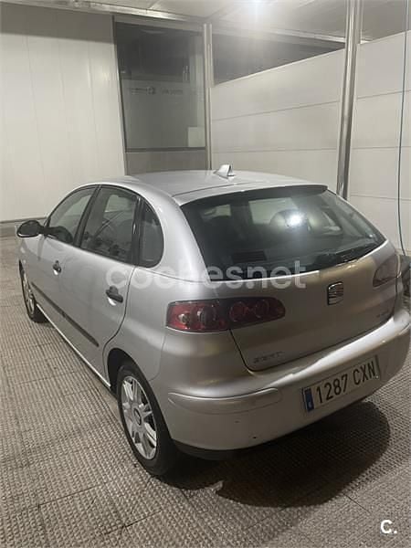 Gris / plata Usado 2004 Seat Ibiza Reference Berlina | 3200 € (Precio justo) - Imagen 1/4