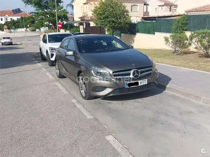 Usado Mercedes A180 Urban 109 CV (80 kW) 2013 Beige Berlina