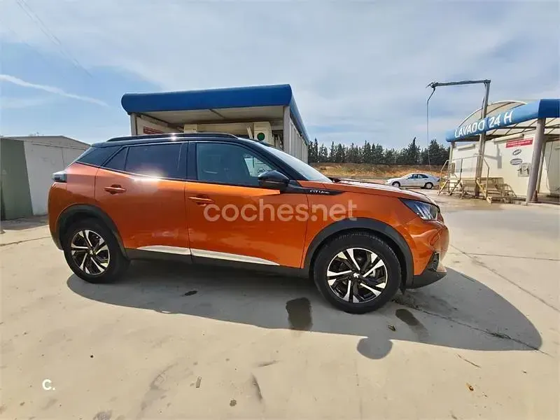 Usado Peugeot 2008 GT-line 130 CV (95 kW) 2020 Naranja SUV